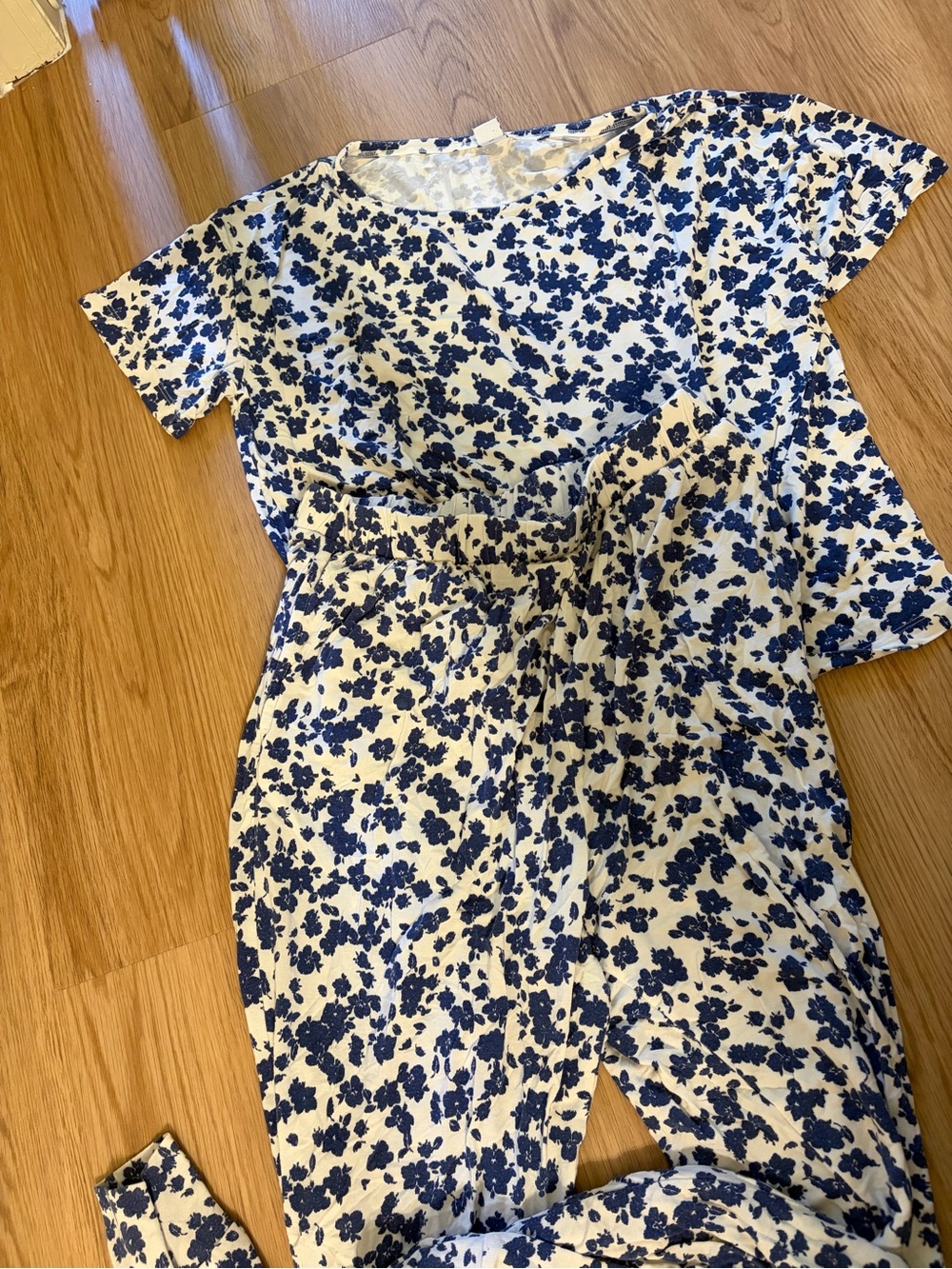 Old Navy Sunday Sleep White & Blue Floral Pajama Set